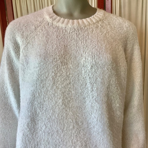 Old Navy Womens White Sweater Crew Neck Pullover Size Medium - Picture 2 of 6
